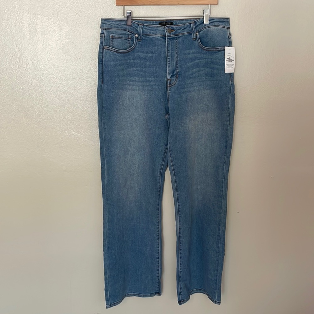 NWT Daily Thread Hi Rise Flare Bootcut Jean. 16
